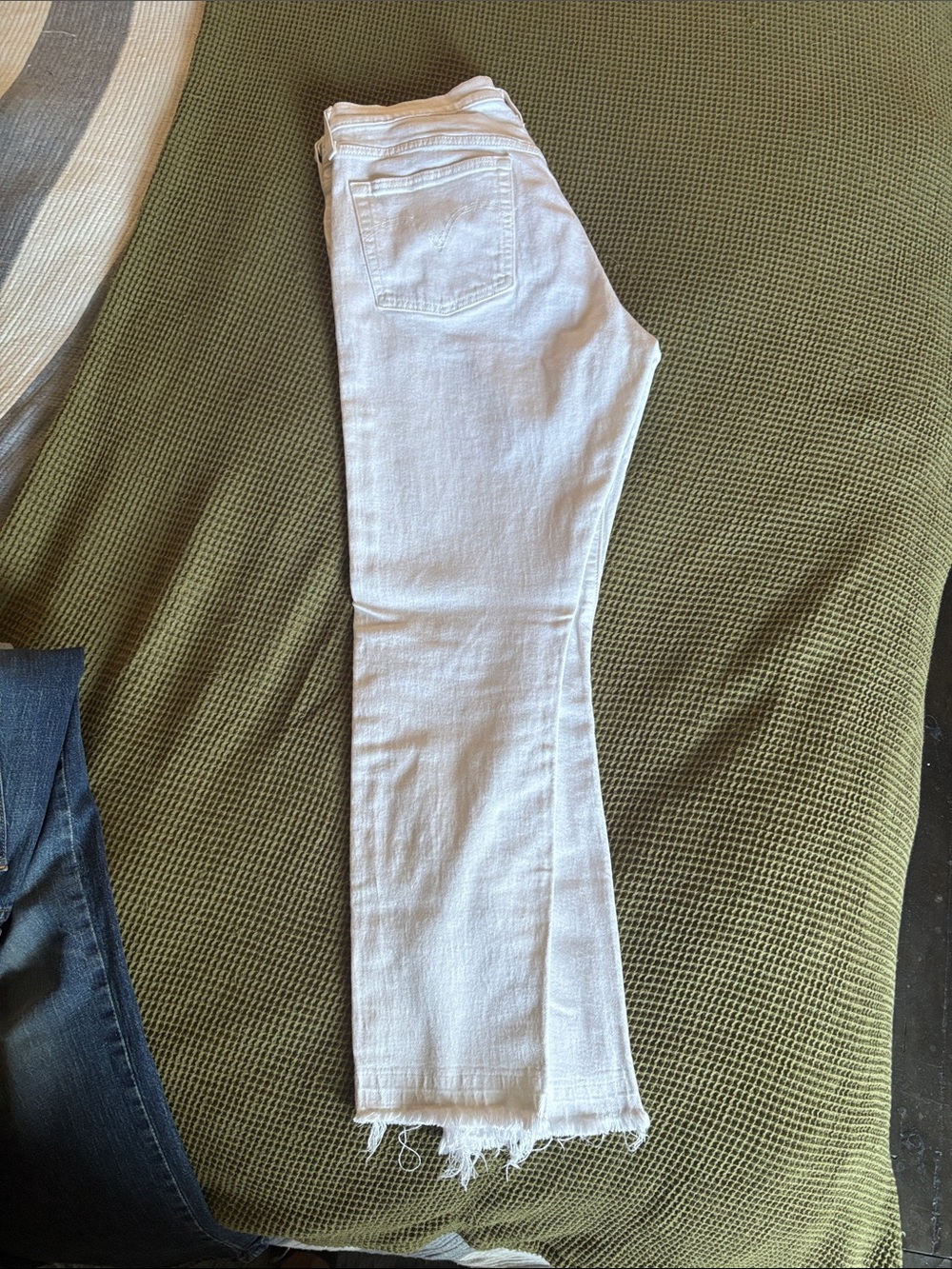 Levi's White Cropped Slim Ankle Jeans